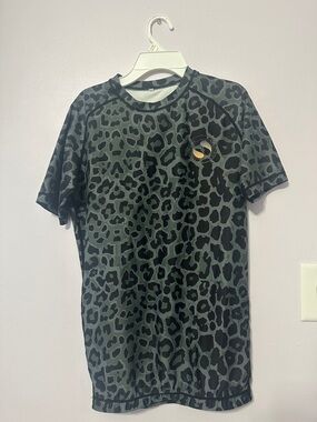 Unknown Brand Green Leopard Print Short Sleeve Tee